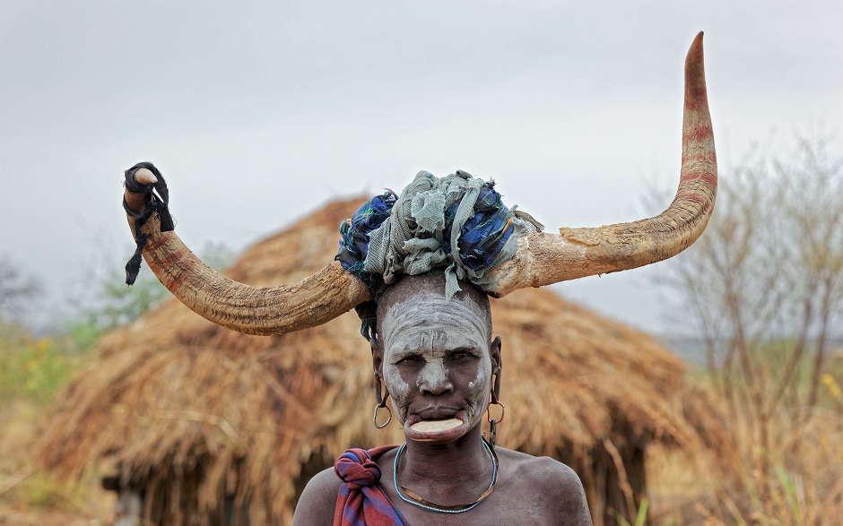 Femme la tribu Mursi 